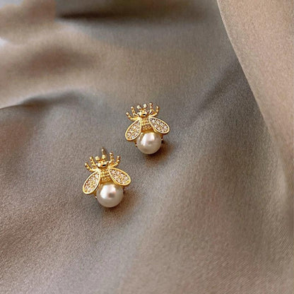 Aretes de perlas y zirconias doradas