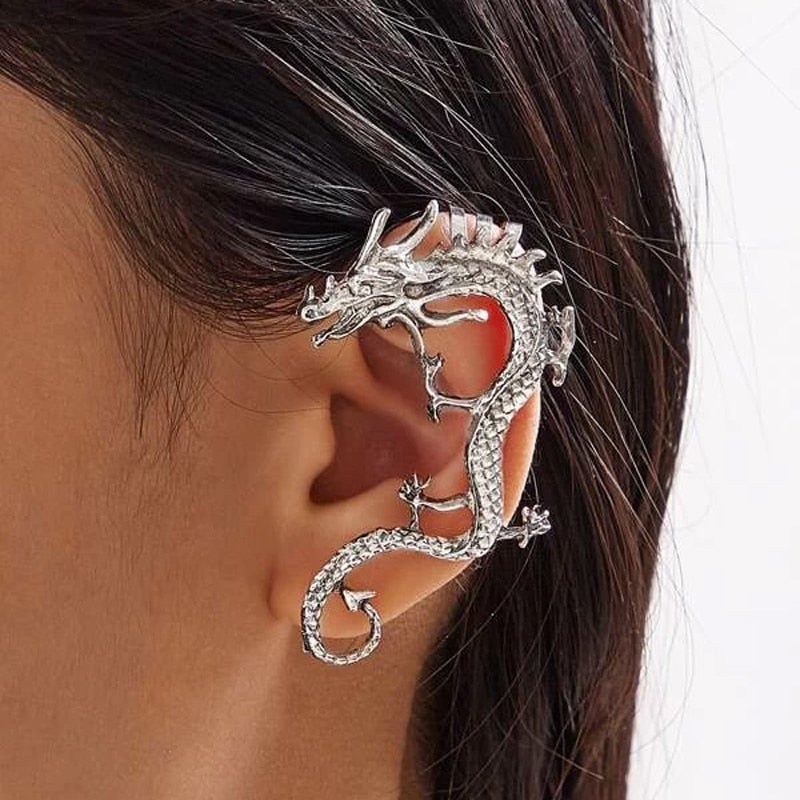 Aretes de plata en forma de dragón