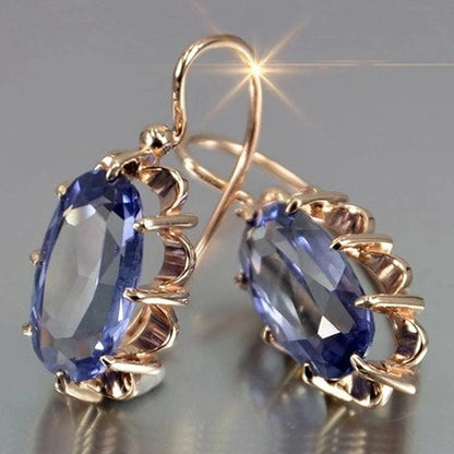 Aretes dorados con zirconia ovalada