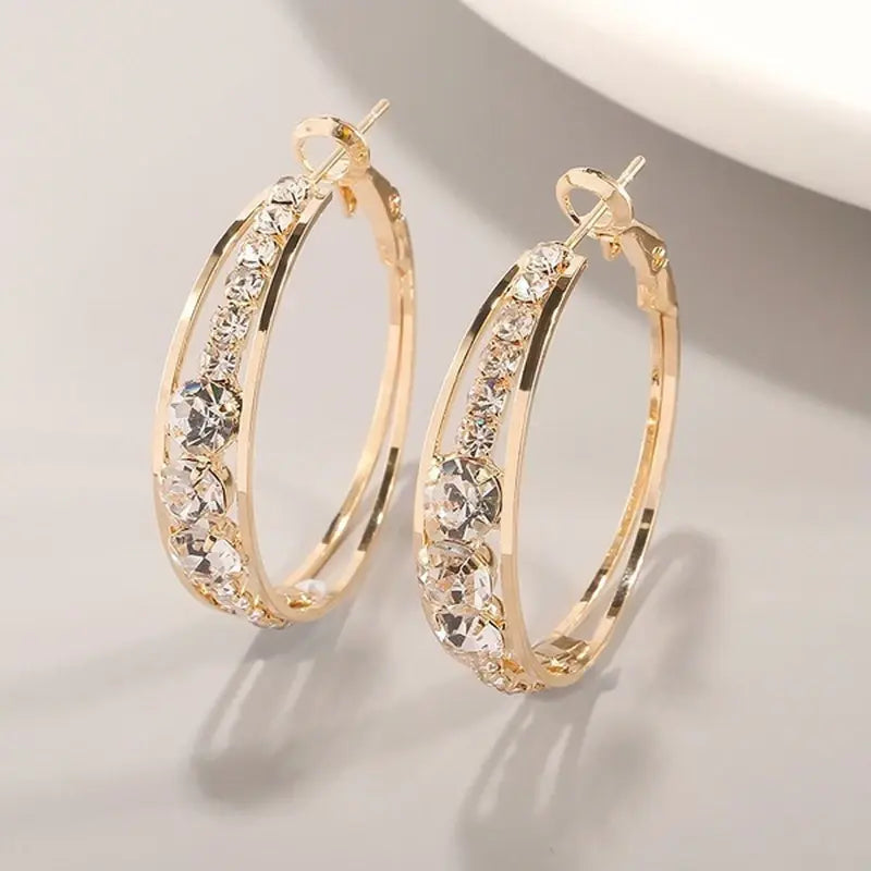 Aretes dorados elegantes