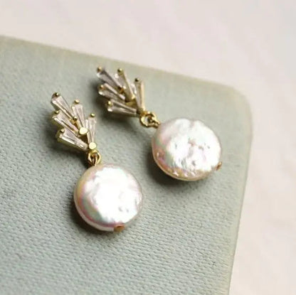 Aretes elegantes de perlas barrocas