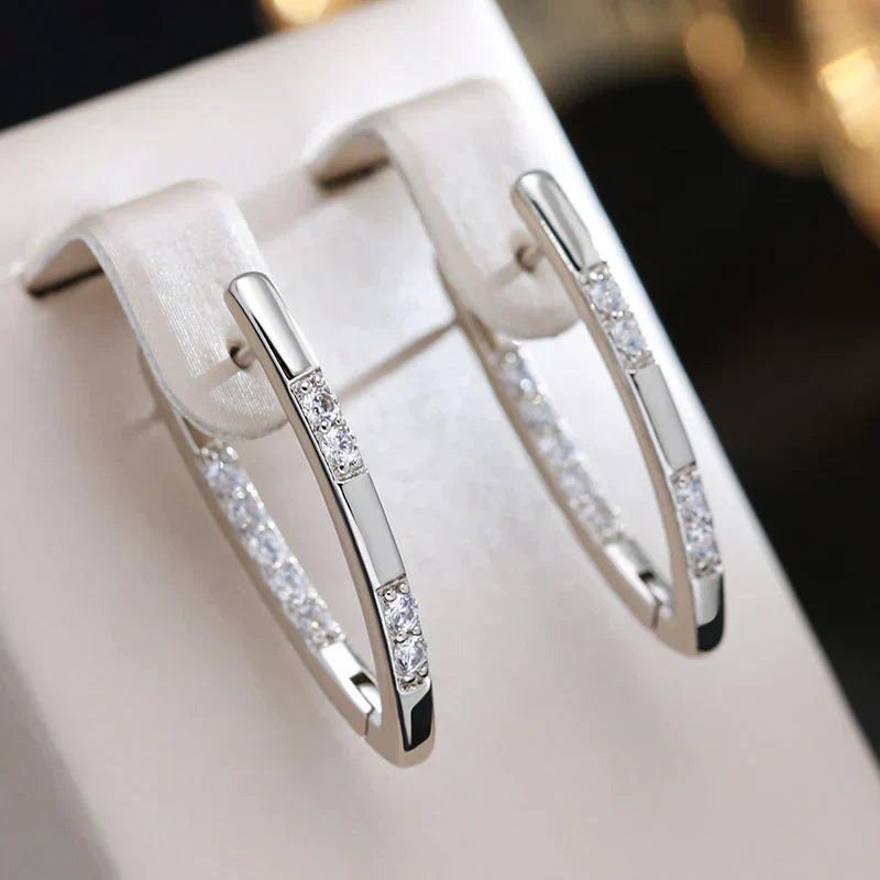 Aretes elegantes de zirconia en oro
