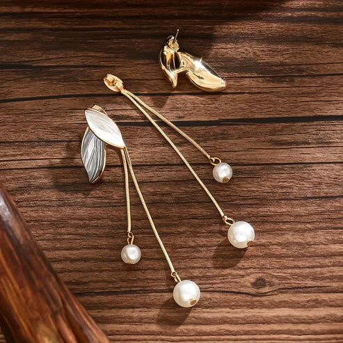 Aretes en forma de hoja con margaritas