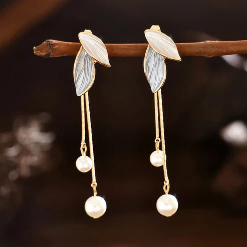 Aretes en forma de hoja con margaritas