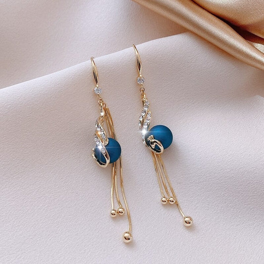 Aretes festivos con margaritas azules