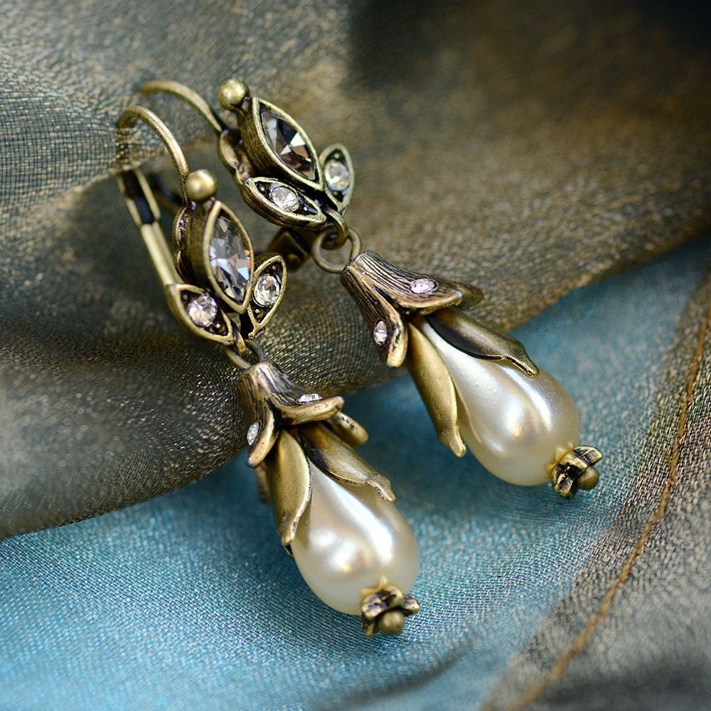 Aretes florales colgantes con perlas vintage