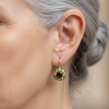Aretes redondos retro con cristales verdes y rojos