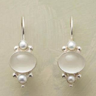 Aretes retro con cristal blanco y margarita