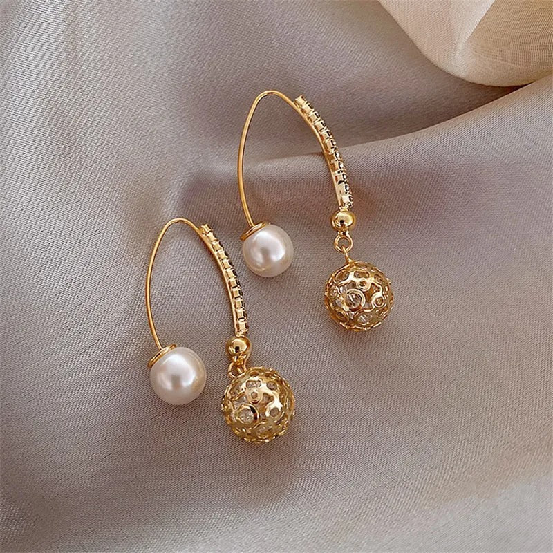 Aretes retro de oro con margaritas