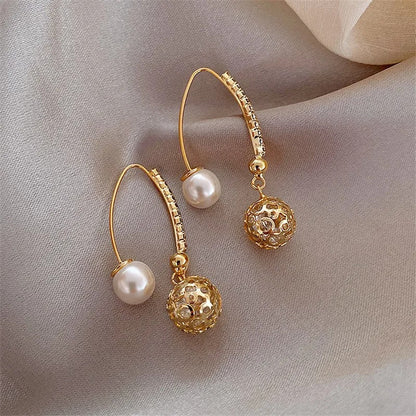 Aretes retro de oro con margaritas