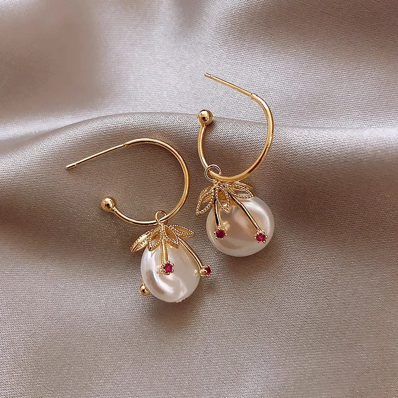 Aretes retro de oro con perla de cereza