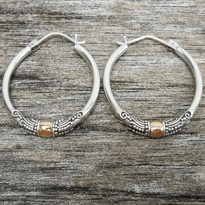 Aretes retro de plata con motivo grabado