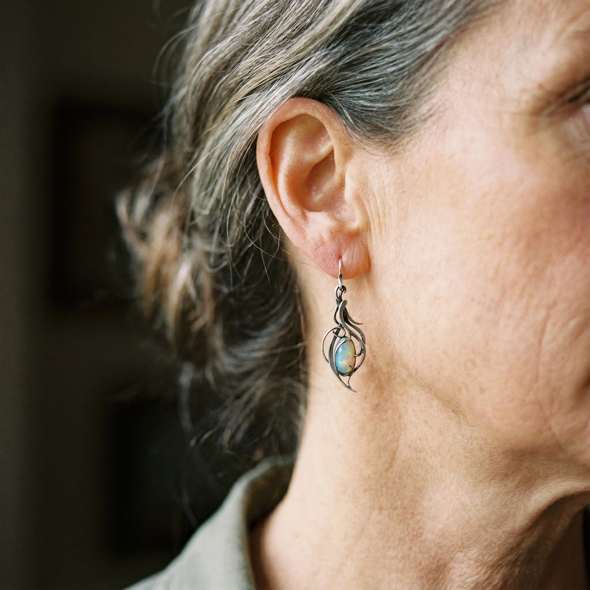 Aretes retro de plata con ópalo azul