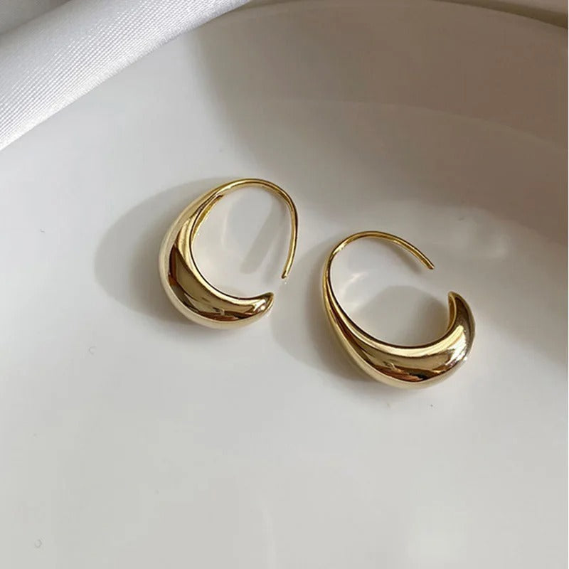 Aretes retro en forma de croissant dorado brillante