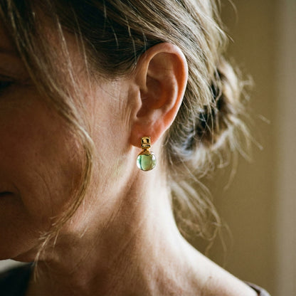 Aretes vintage con cristal verde en oro
