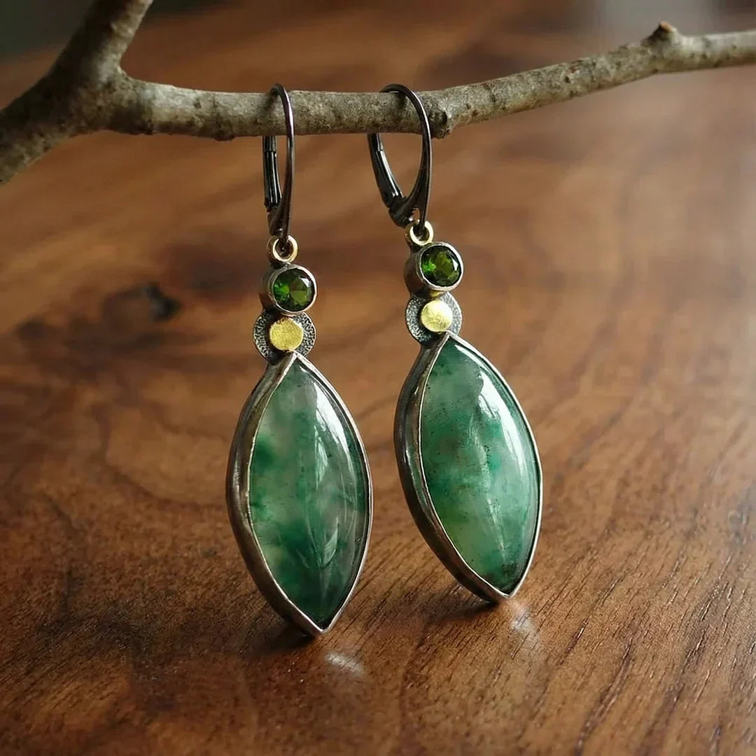 Aretes vintage con piedra verde