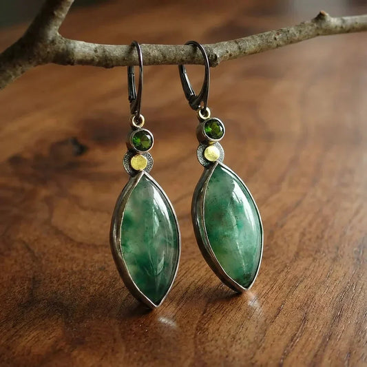 Aretes vintage con piedra verde
