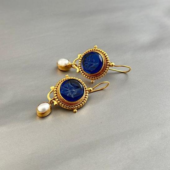 Aretes vintage de oro con perlas azules