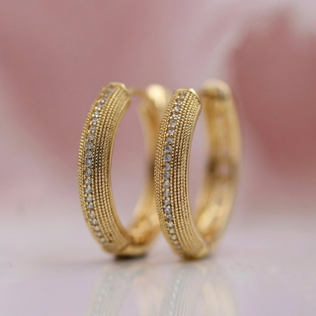 Aretes vintage de oro con un diseño elegante