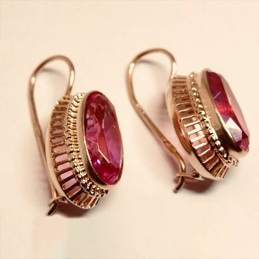 Aretes vintage de oro rosa con hermoso cristal rojo