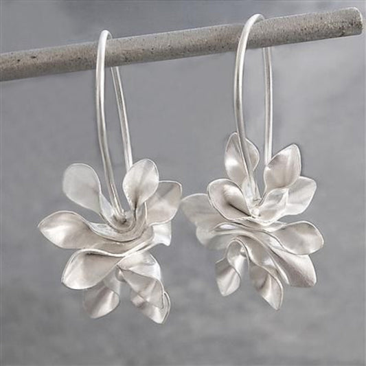 Aretes vintage de plata con flores irregulares