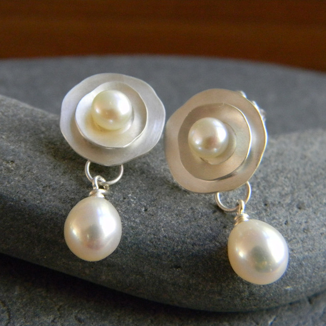Aretes vintage de plata con margaritas
