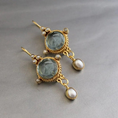 Aretes vintage de vidrio azul y perlas