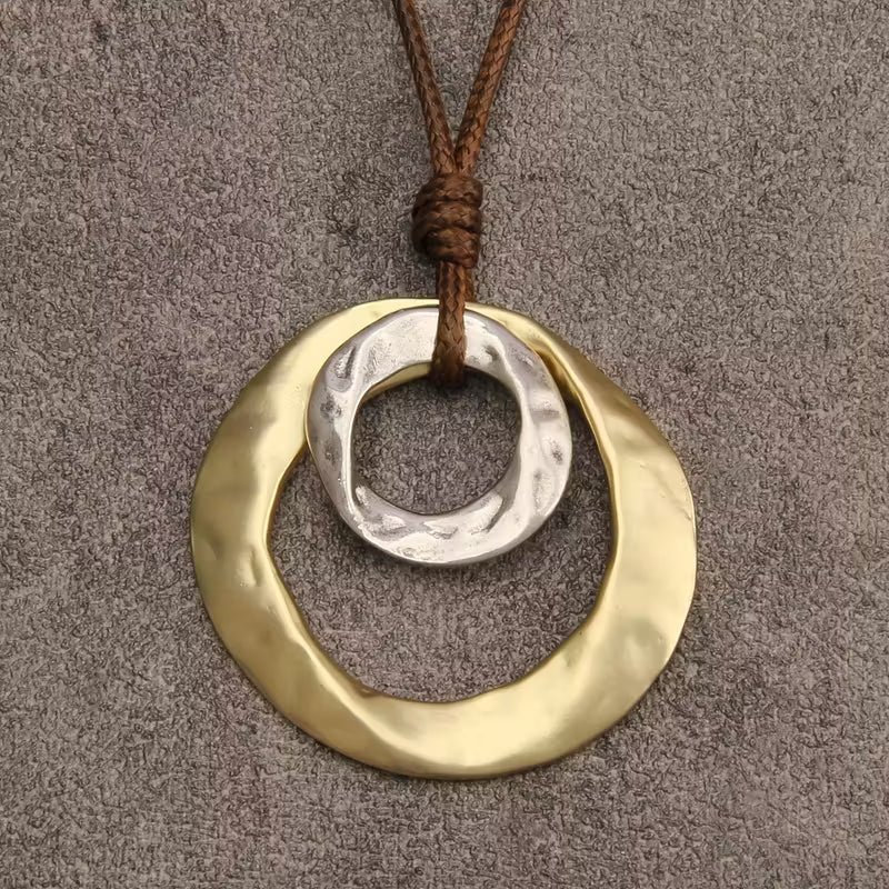 Collar con Colgante Geométrico Irregular