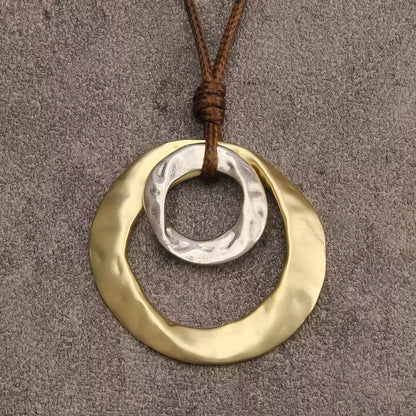 Collar con Colgante Geométrico Irregular