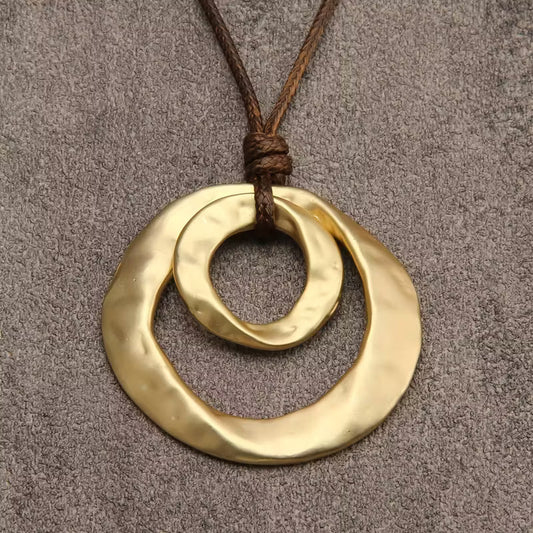 Collar con Colgante Geométrico Irregular