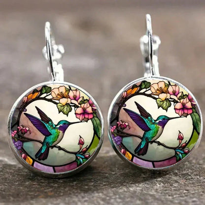 Collar con colgante de metal en forma de golondrina con cúpula de vidrio