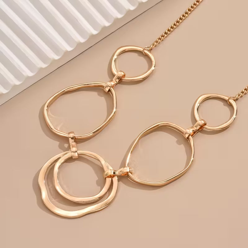 Collar con colgante, inspirado en la elegancia clásica