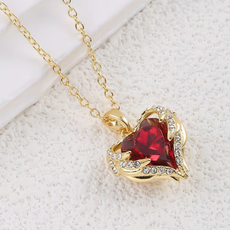 Collar con corazón de rubí ángel | Oro