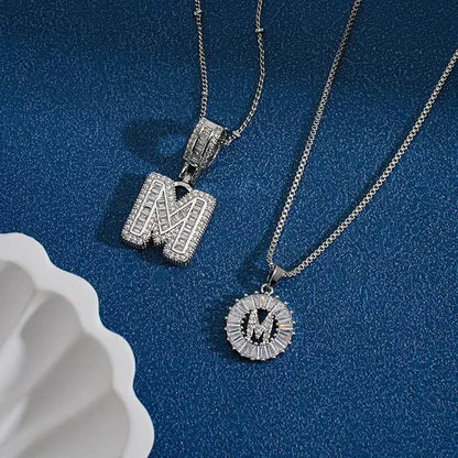 Collar con iniciales
