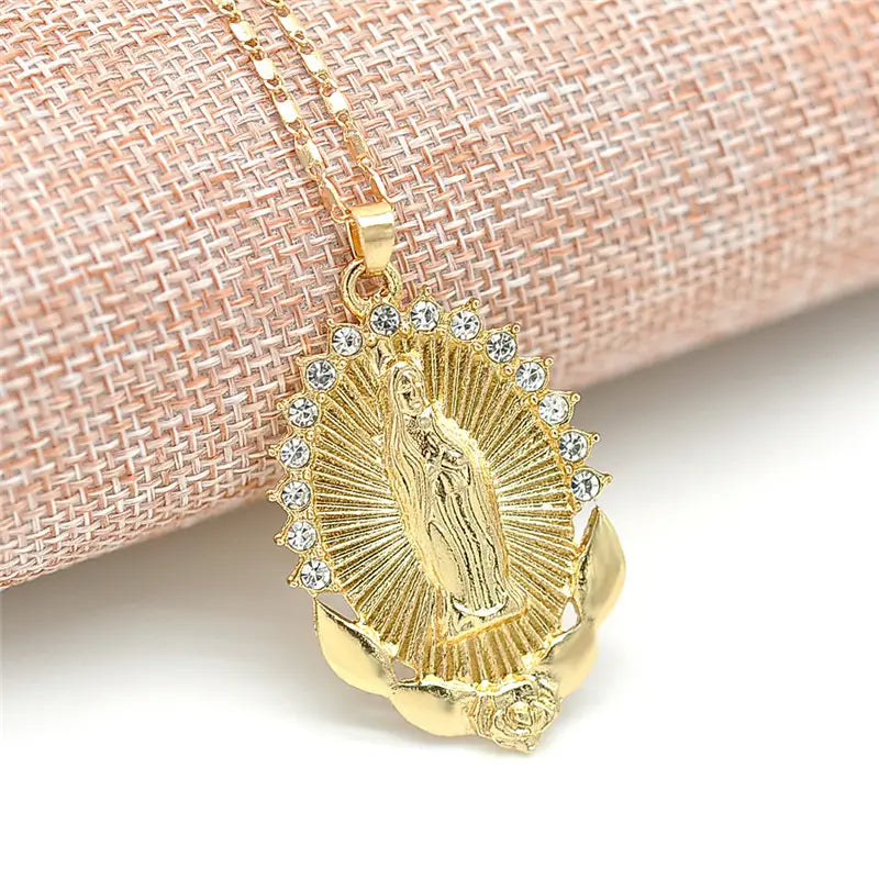 Collar con medalla de la Virgen María