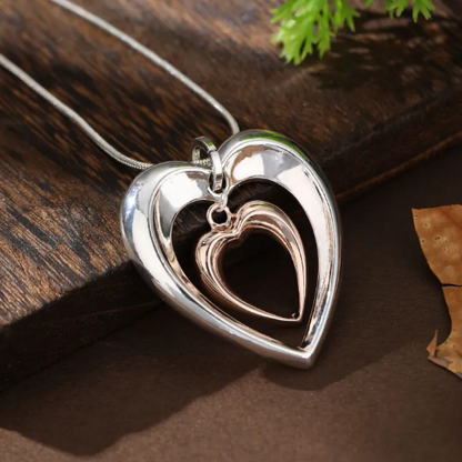 Collar con un Corazón Suspendido en Dos Tonos