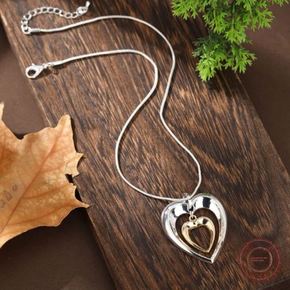 Collar con un Corazón Suspendido en Dos Tonos