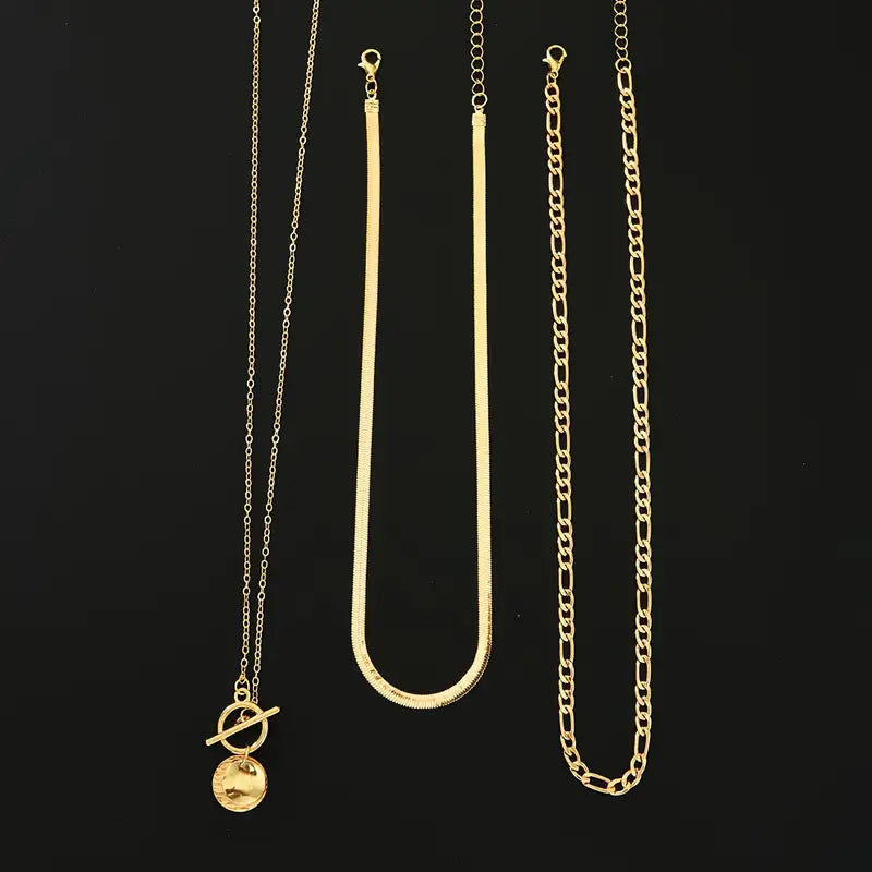 Collar de capas con piezas y una estructura