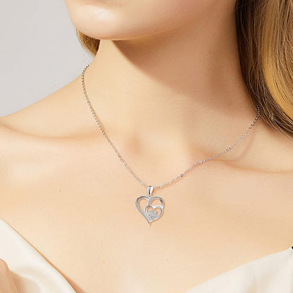 Collar de plata con pata y corazón de zirconia
