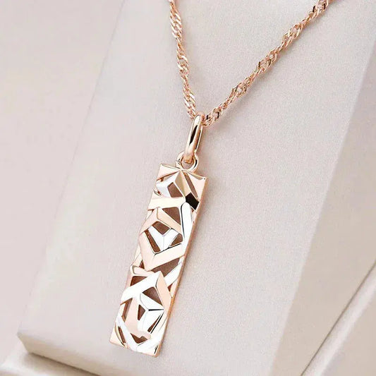 Collar elegante de plata y oro