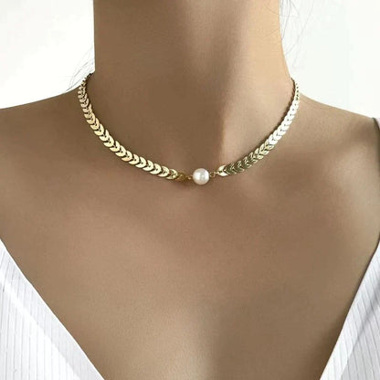 Collar griego con perla de oro