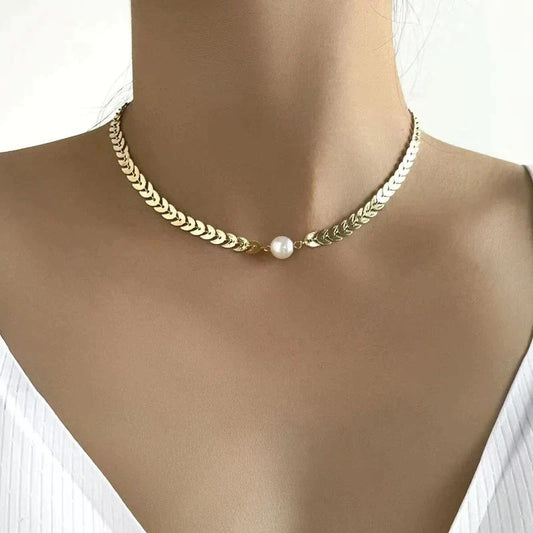 Collar griego con perla de oro