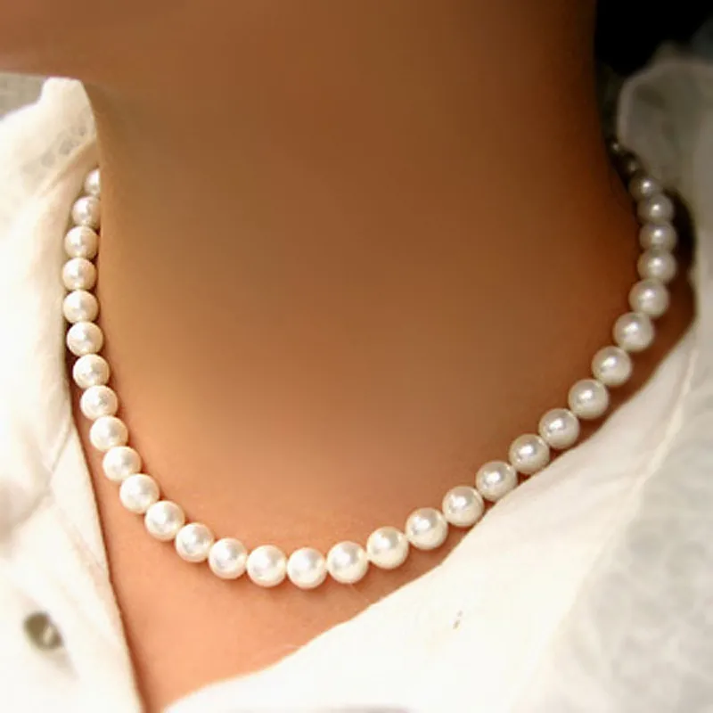Collar retro atemporal de mármol