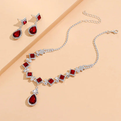 Conjunto "Gotas Rojas" con Gargantilla y Aretes Largos