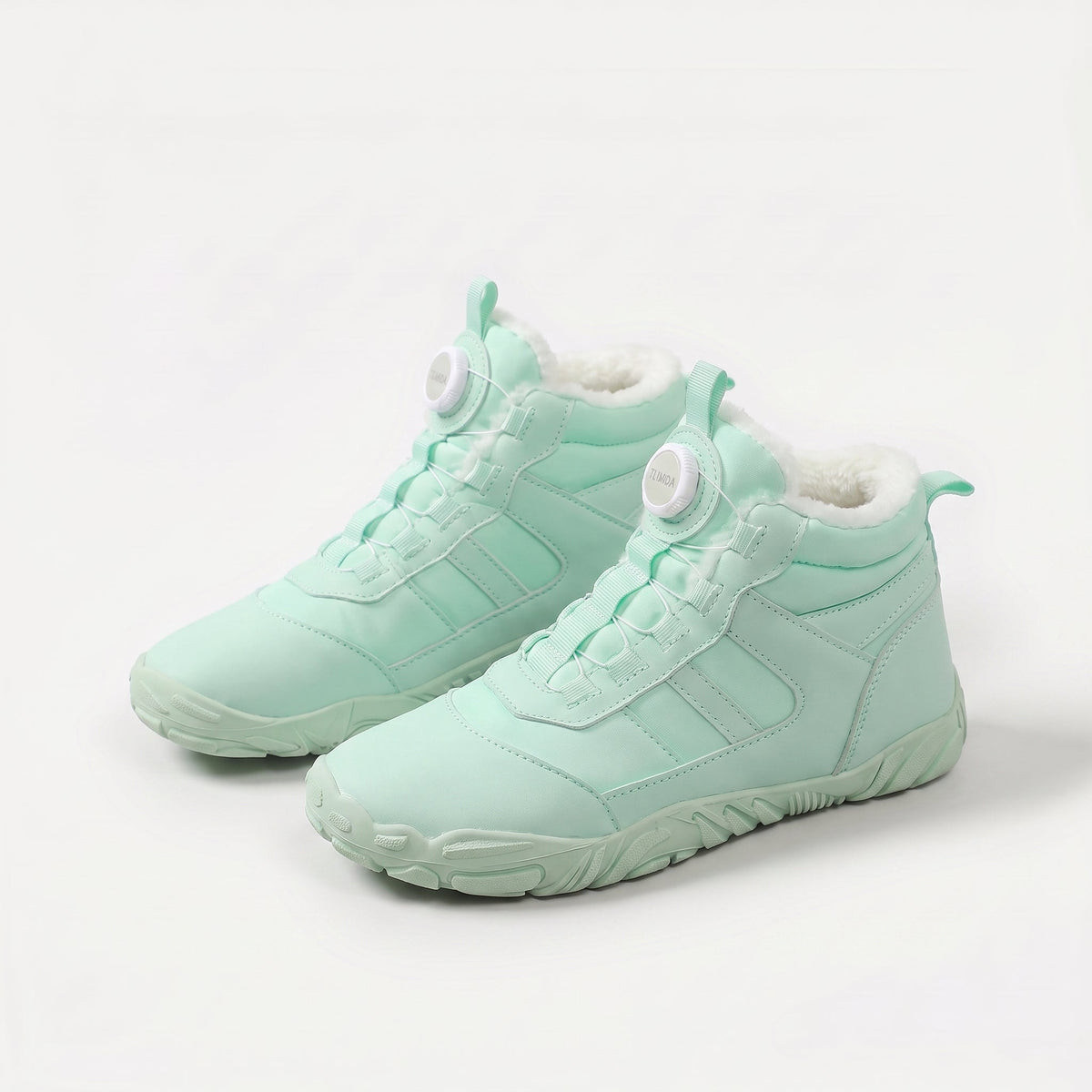 Virginie | Černé zateplené zimní tenisky s otočným zapínáním