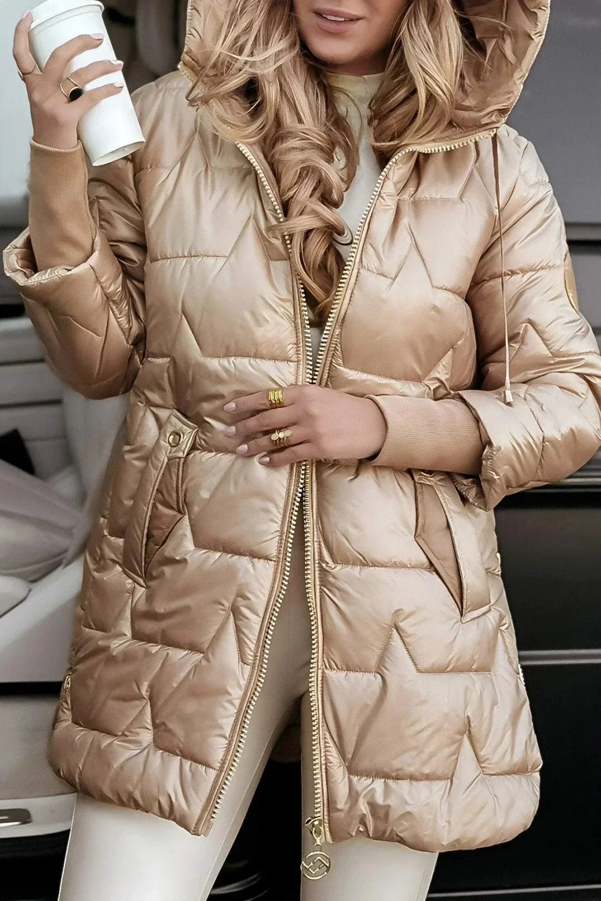 Sonja | Černá lesklá prošívaná bunda s kapucí