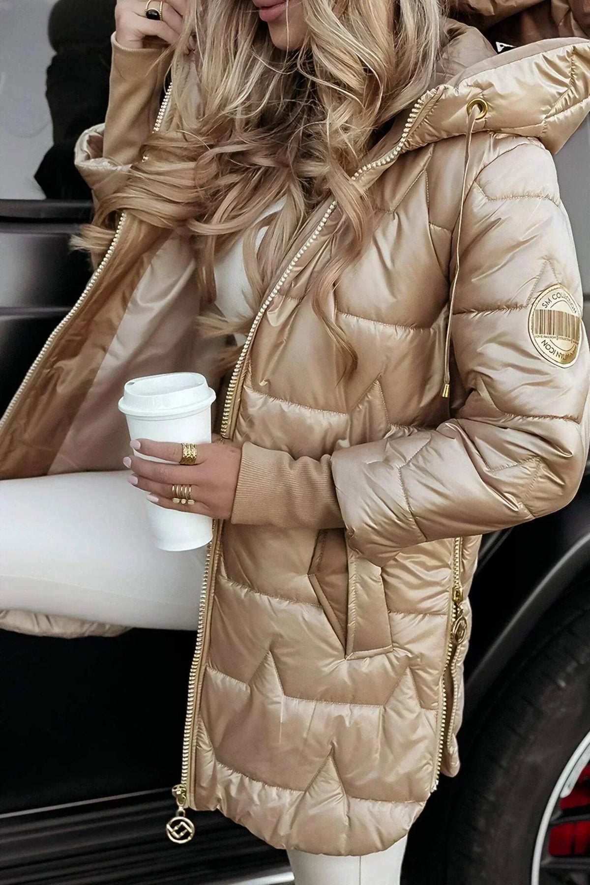 Sonja | Černá lesklá prošívaná bunda s kapucí