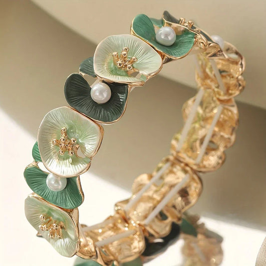 Pulsera Vintage con Flores Verdes y Margaritas