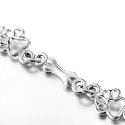 Pulsera con Patas de Perro Suspendidas y Hueso de Plata Bruta, Edición Limitada
