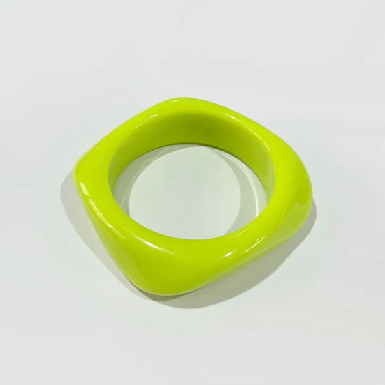 Pulsera cuadrada de acrílico colorido